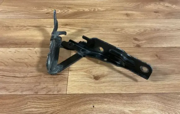 Hyundai Coupe Engine bonnet/hood hinges 