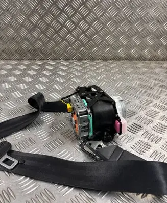 Volkswagen Touareg II Front seatbelt 7P0857706E