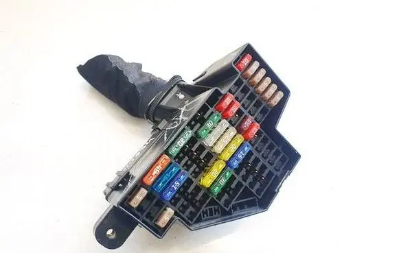 Volkswagen Jetta V Fuse box set 1K59701085B 1K5970000B