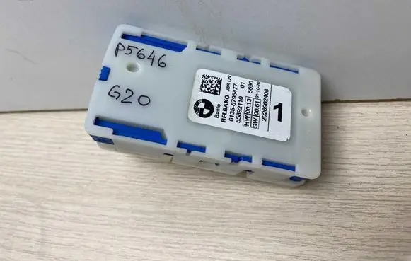 BMW 3 G20 G21 Voltage converter/converter module 8795477