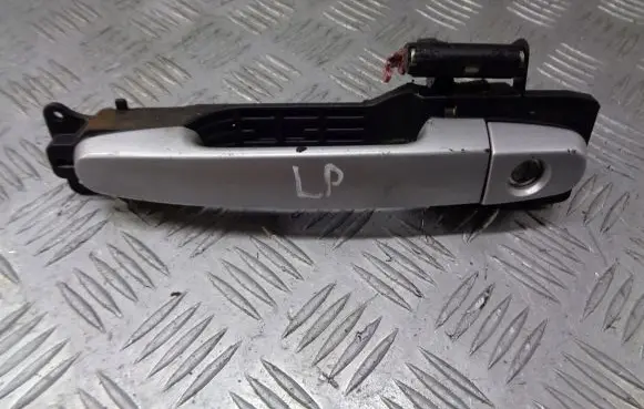 Toyota Corolla Verso E121 Front door interior handle