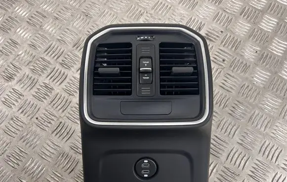 Rear air vent grill