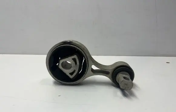 Maserati Ghibli Engine mount bracket 6700042970