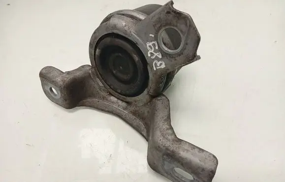 Engine mount bracket