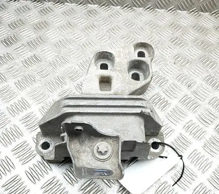 Mercedes-Benz CLA C117 X117 W117 Engine mount bracket A2462400617