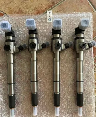 Volkswagen PASSAT B7 Fuel injector 03L130277B