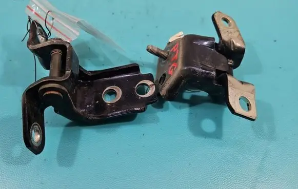 Rear door hinge set