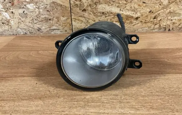 Toyota Avensis T250 Front fog light A044633 04709 AEF0502