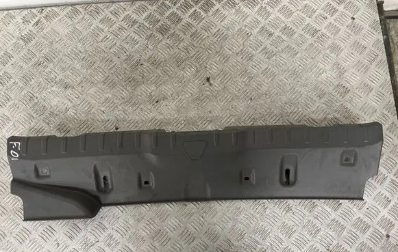Trunk/boot sill cover protection