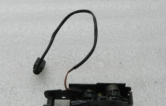 Skoda Octavia Mk2 (1Z) Engine bonnet/hood lock/catch 1Z0823509E 2H0823509B