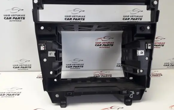 Radio/GPS head unit trim