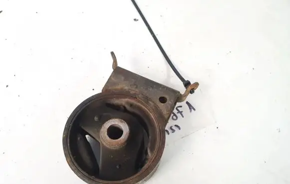 Toyota Yaris Engine mount bracket 123720j010 12372-0j010