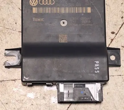 Audi Q7 4L Gateway control module 4L0907468 4L0910468