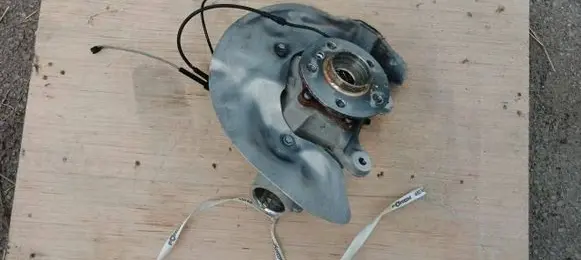 BMW 2 F45 Front wheel hub 6876853 687685302