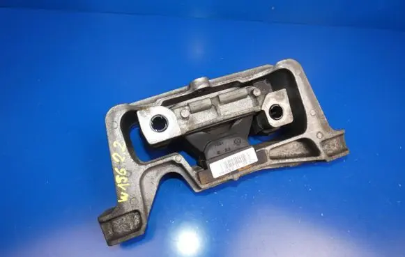 Mercedes-Benz GLA W156 X156 Engine mount bracket A2462402617 0006586735 586735