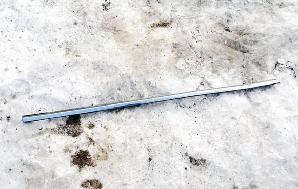 Toyota Verso Front door glass trim molding 