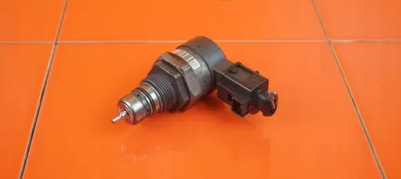 Audi Q7 4L Fuel pressure sensor 0281002855 BUG