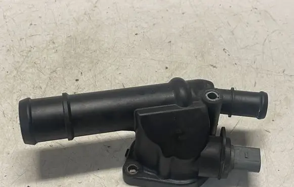 Volkswagen Touran I Engine coolant pipe/hose 03G121132B