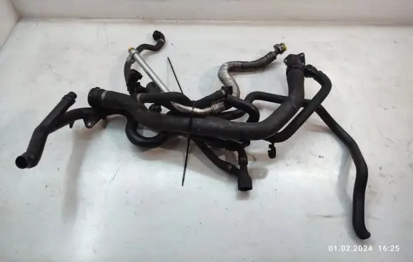 BMW X5 E70 Engine coolant pipe/hose
