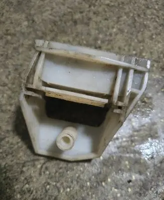BMW 5 E39 Radiator mount bracket 17112247894