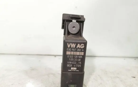 Volkswagen Golf V Glow plug pre-heat relay 03G907282A