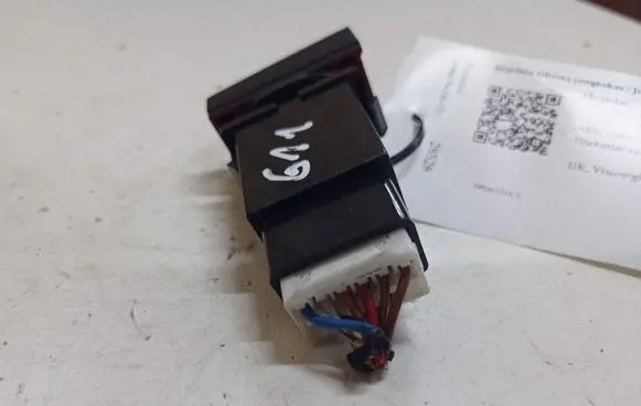 Hyundai Santa Fe Hazard light switch 864W0140