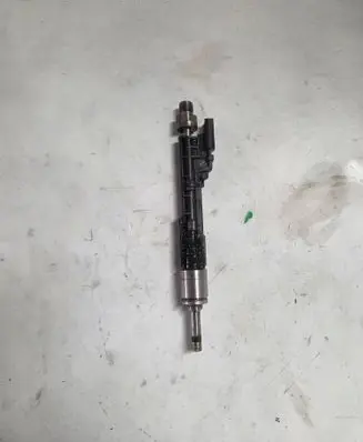 BMW 7 F01 F02 F03 F04 Fuel injector 0261500186