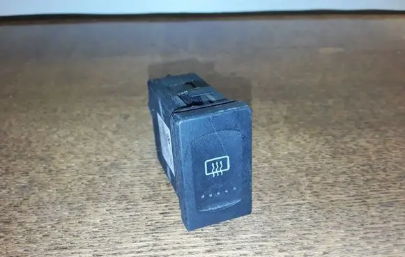 Volkswagen PASSAT B5 Windscreen/window heater switch 3B0959621C