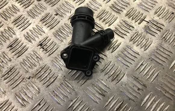 BMW 7 E38 Engine coolant pipe/hose 11122247744