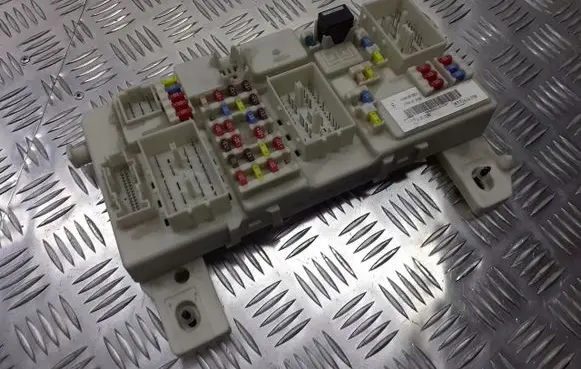 Ford Focus High voltage junction box 7M5T-14A073-DG