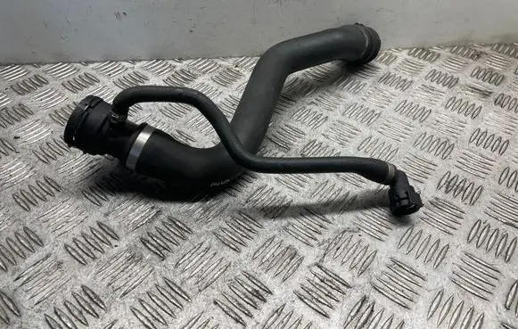 Engine coolant pipe/hose