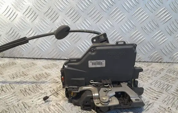 Skoda Octavia Mk2 (1Z) Front door lock 3D2837016
