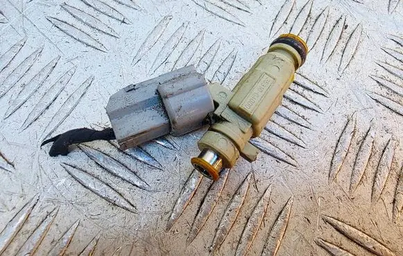 Hyundai i10 Fuel injector 3531004000