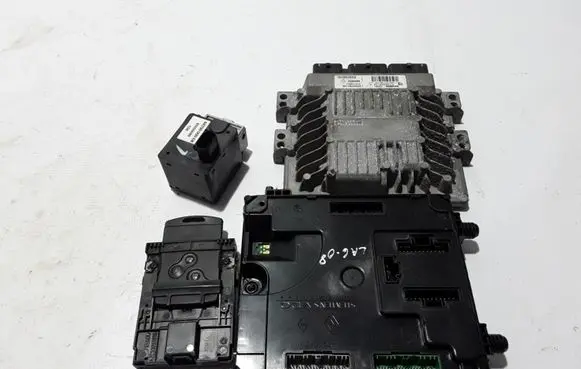 Renault Laguna III Engine ECU kit and lock set 