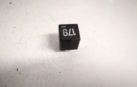 Volkswagen PASSAT B4 Other relay 357927843a v23134-j55-x180