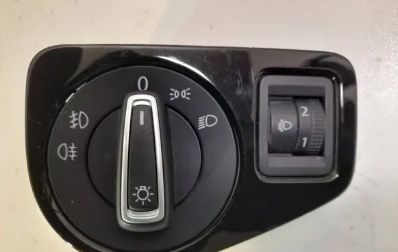 Volkswagen Golf VII Light switch 5G1858060
