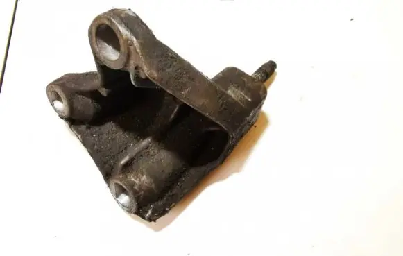 Ford Focus Engine mounting bracket d555j