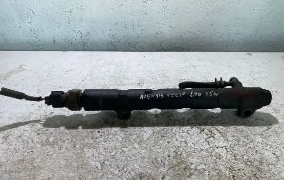 Toyota Avensis Verso Fuel main line pipe