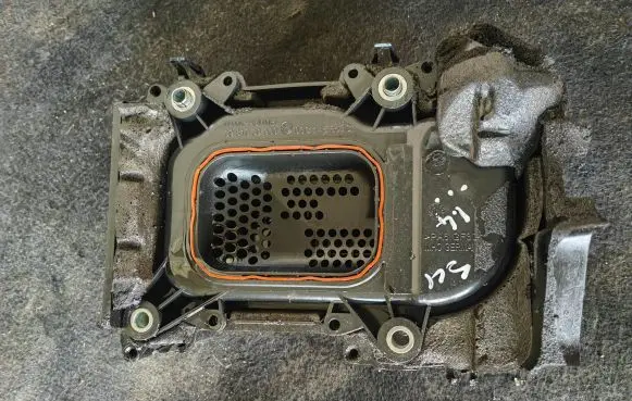 Volkswagen Scirocco Intake resonator 03C145650C