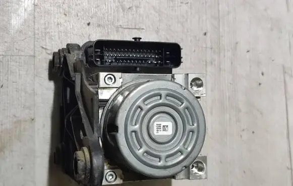 Volkswagen Touran III ABS Pump 5Q0614517FA 10062931651 10091743073