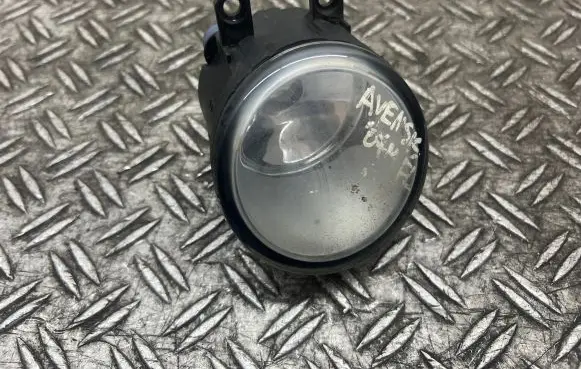 Toyota Avensis T250 Front fog light 89210656