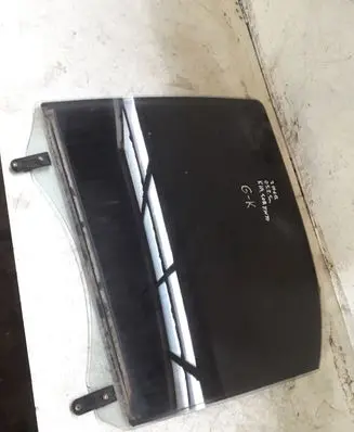 KIA Sorento Rear door window glass