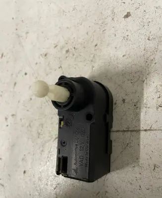Opel Zafira B Headlight level adjustment motor 0307853306