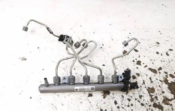 Renault Scenic III - Grand scenic III Fuel main line pipe 8201044829 1308900376 175216420R