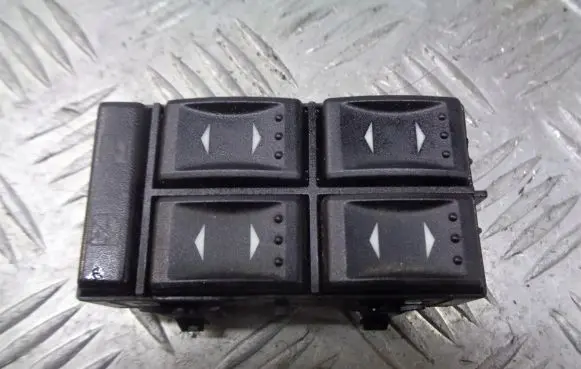 Ford Mondeo Mk III Front door window switch trim 3S7T-14A132-BA