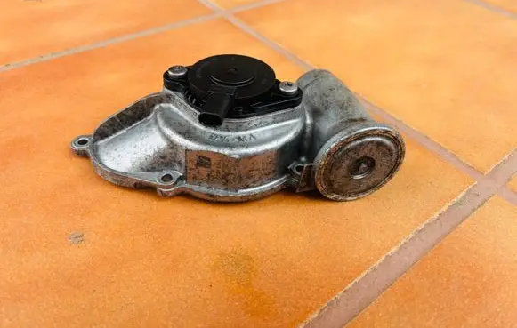 Skoda Octavia Mk3 (5E) Camshaft vanos timing valve 04L109096 04L906423A
