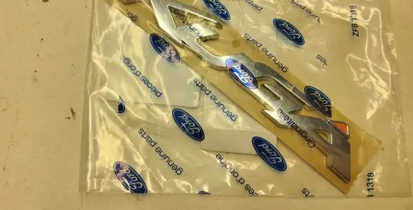 Ford Kuga II Manufacturers badge/model letters 2011427