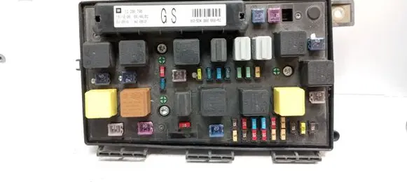 Opel Zafira B Fuse module 13206746 5DK008660 743381