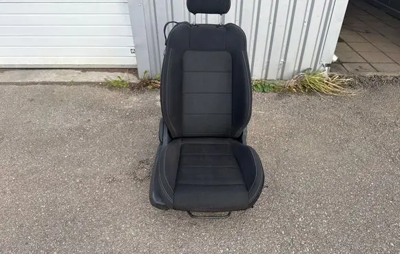 Ford Mustang VI Front passenger seat 