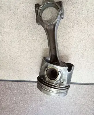 Volkswagen PASSAT B5 Piston with connecting rod VW79L69M061